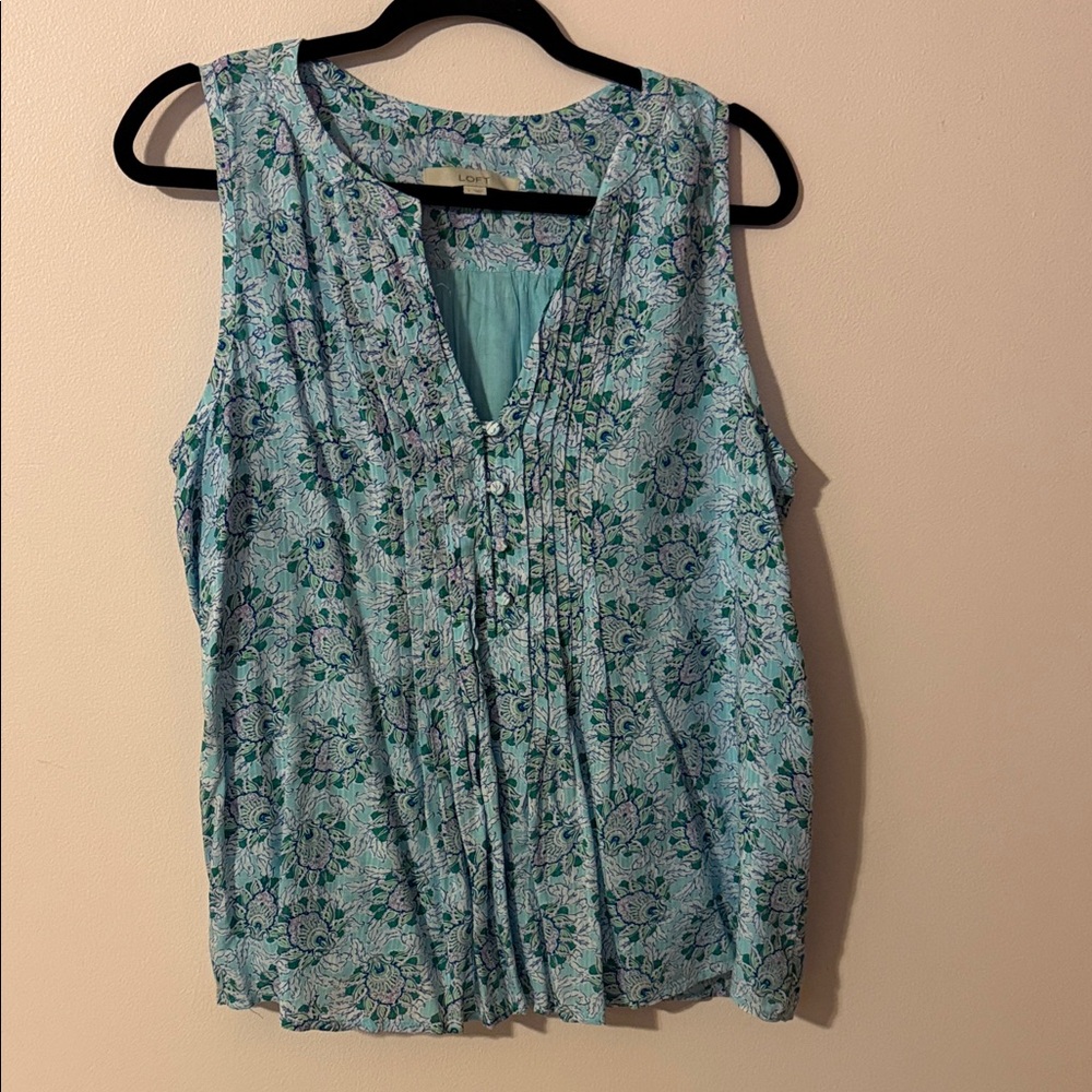 Loft. Elegant Floral Sleeveless Blouse light blue.